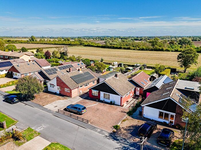 3 Bedroom Bungalow For Sale In Cantelupe Road, Haslingfield, CB23