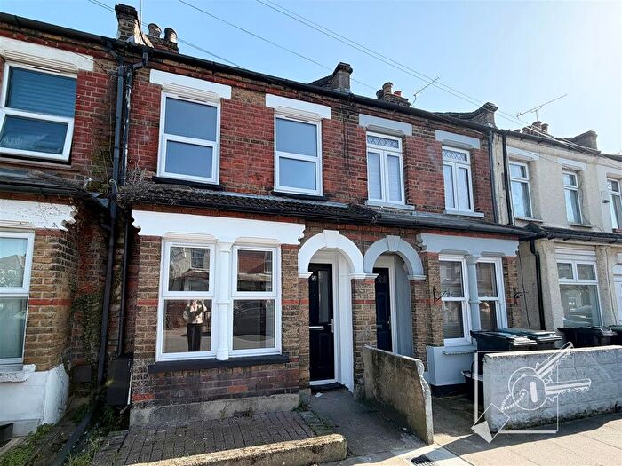 2 Bedroom Terraced House To Rent In Gordon Road, Gravesend, DA11