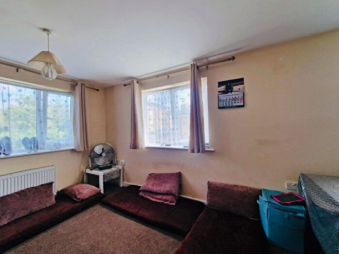 2 Bedroom Flat To Rent In Aylesbury House, Broadmead Road, Northolt, UB5