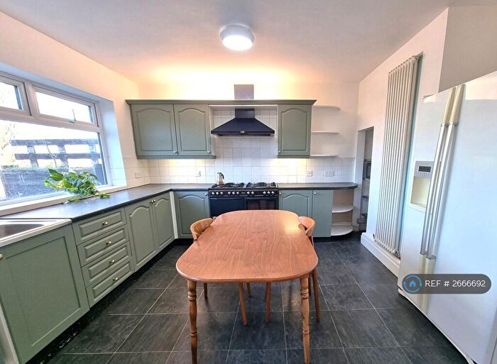 4 Bedroom Semi-Detached House To Rent In Malvern Street, Leeds, LS11