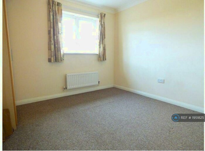 3 Bedroom Flat To Rent In Jacana Way, Bradford, BD6