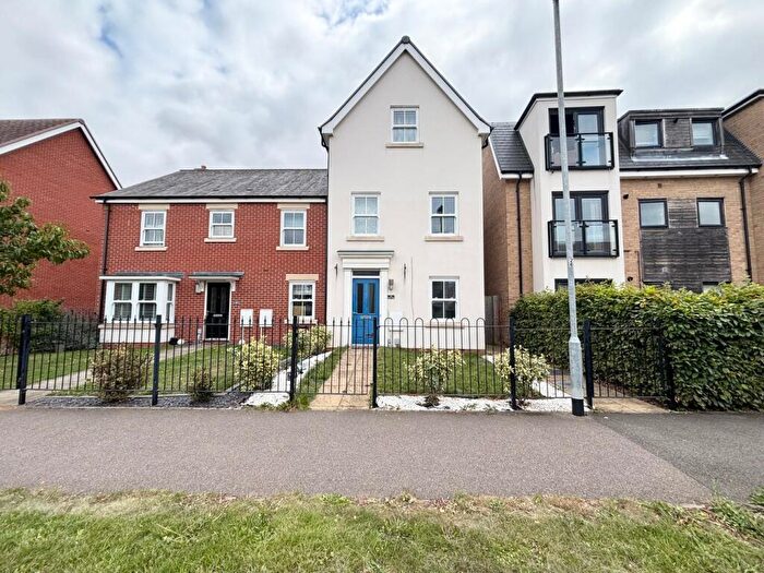 4 Bedroom Town House To Rent In Planets Way, Biggleswade, SG18