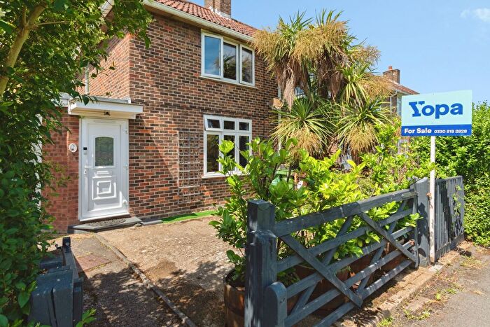 2 Bedroom Semi Detached House For Sale In Rushen Walk, Carshalton, SM5