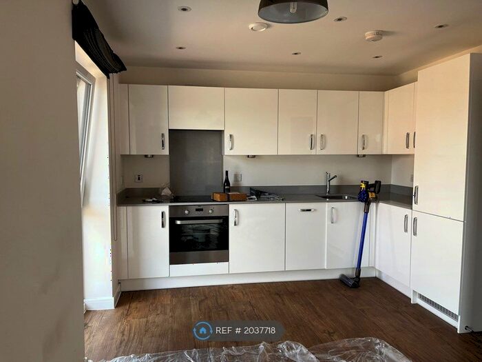 2 Bedroom Flat To Rent In Nuffield House, Borehamwood, WD6