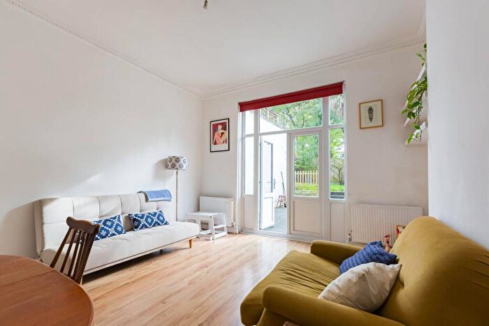 3 Bedroom Flat To Rent In Ridge Road, London, , Crouch End, London, N8