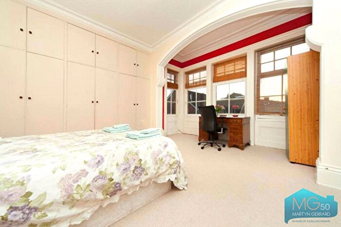 3 Bedroom Flat To Rent In The Towers, Parson Street, Hendon, NW4