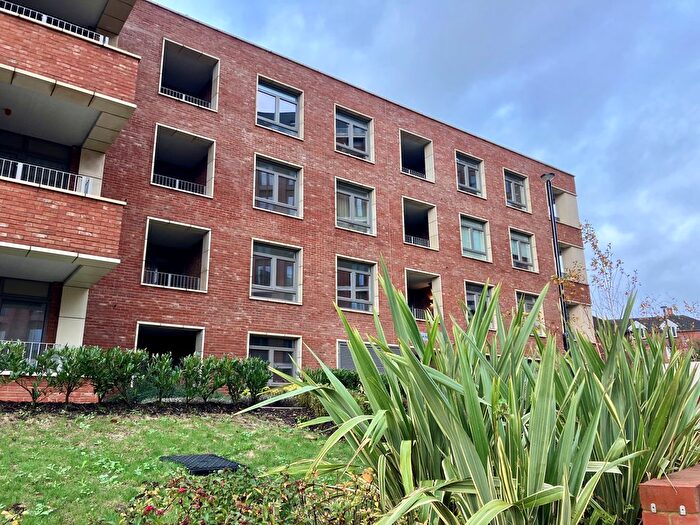 1 Bedroom Flat To Rent In Grosvenor Road, St Albans, AL1