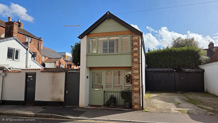 2 Bedroom Detached House To Rent In Queen Street, Taunton, TA1
