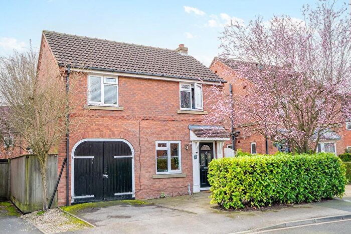 3 Bedroom Detached House For Sale In Chatsworth Avenue, Strensall, York, YO32