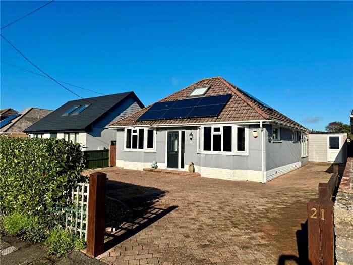 3 Bedroom Bungalow For Sale In Beechwood Avenue, New Milton, Hampshire, BH25