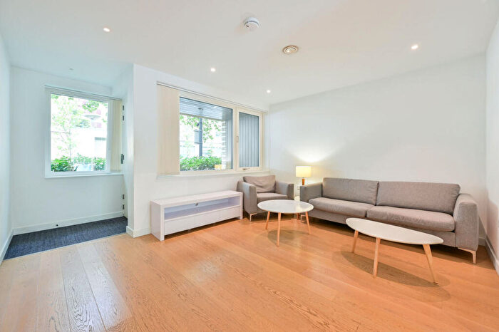 3 Bedroom Flat For Sale In Heygate Street, Elephant And Castle, SE17