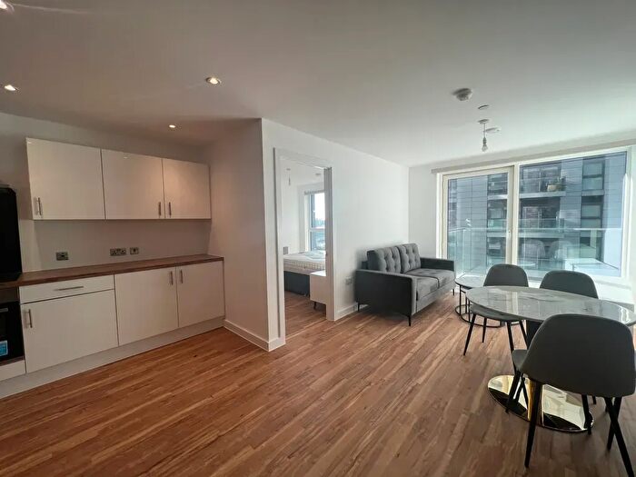 2 Bedroom Flat To Rent In Pomona Strand, Manchester, M16