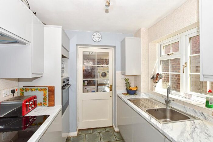 3 Bedroom Detached House For Sale In Dauxwood Close, Billingshurst, West Sussex, RH14