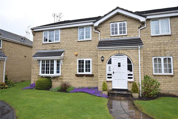 2 Bedroom Apartment To Rent In Oakdene Vale, Leeds, West Yorkshire, LS17