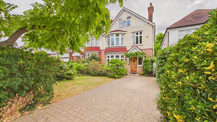 5 Bedroom Semi-Detached House For Sale In Woodford Green, IG8