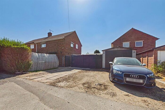 3 Bedroom Semi-Detached House For Sale In Stafford Avenue, New Balderton, Newark, NG24