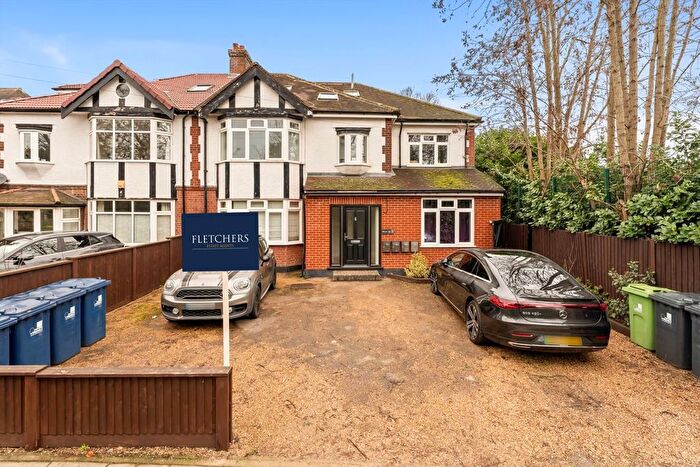 2 Bedroom Flat To Rent In Twyford Crescent, London, W3