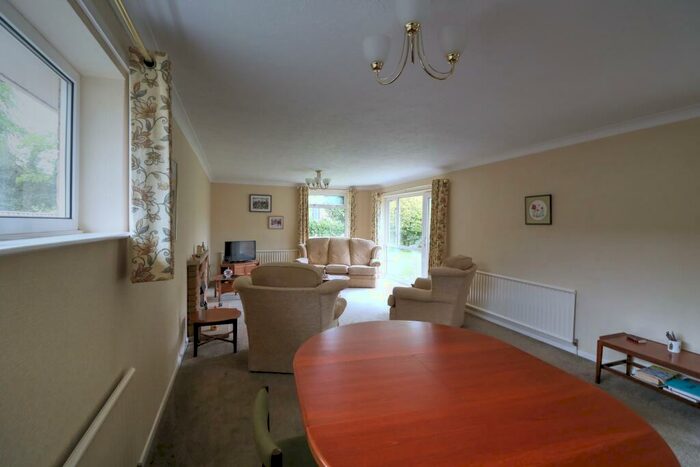 3 Bedroom Bungalow For Sale In Abbots Close, Huntingdon, PE26