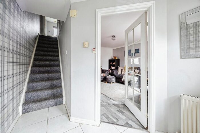3 Bedroom End Of Terrace House For Sale In Kingston Crescent, Port Glasgow, PA14