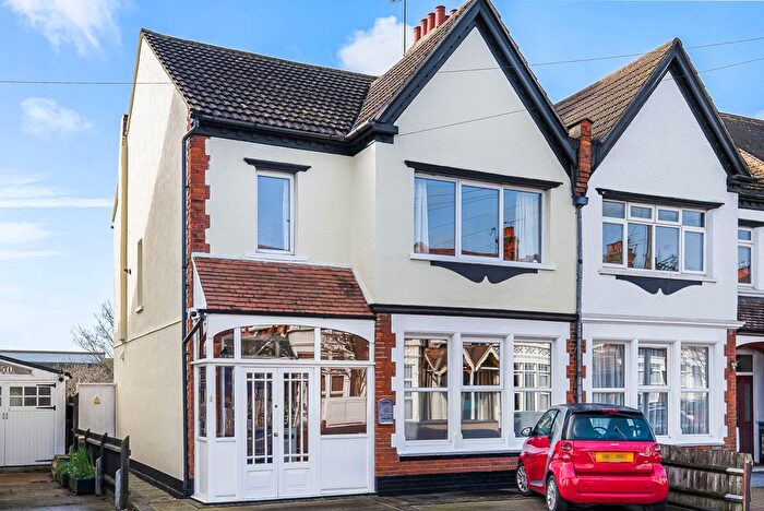 4 Bedroom Semi Detached House For Sale In Boscombe Road, Southend-On-Sea, SS2