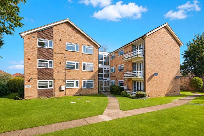 2 Bedroom Apartment To Rent In Avenue Road, St. Albans, Hertfordshire, AL1