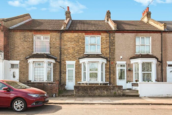 3 Bedroom Terraced House For Sale In Brewery Road, Plumstead, London, SE18