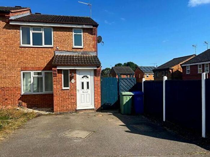 3 Bedroom Semi Detached House To Rent In Acacia Avenue, Hollingwood, Chesterfield, S43