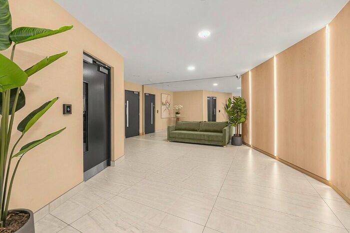 2 Bedroom Apartment For Sale In Water's Edge Court, Yeo Street, London, E3