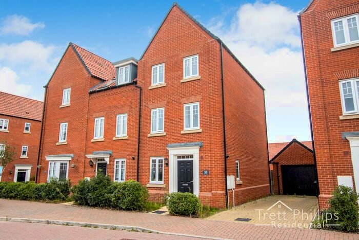 3 Bedroom Town House For Sale In Buckenham Road, Aylsham, Norwich, Norfolk, NR11