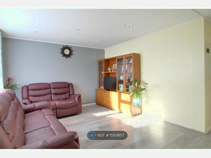 3 Bedroom Terraced House To Rent In Gilbert Road, Frimley, GU16