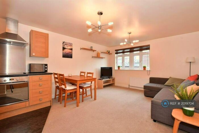 1 Bedroom Flat To Rent In Arcade Chambers, Brentwood, CM14