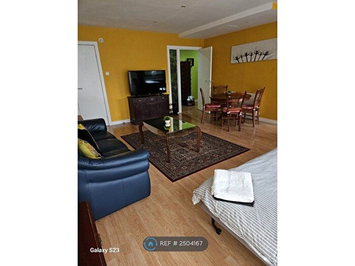 2 Bedroom Flat To Rent In Lancefield Quay, Glasgow, G3