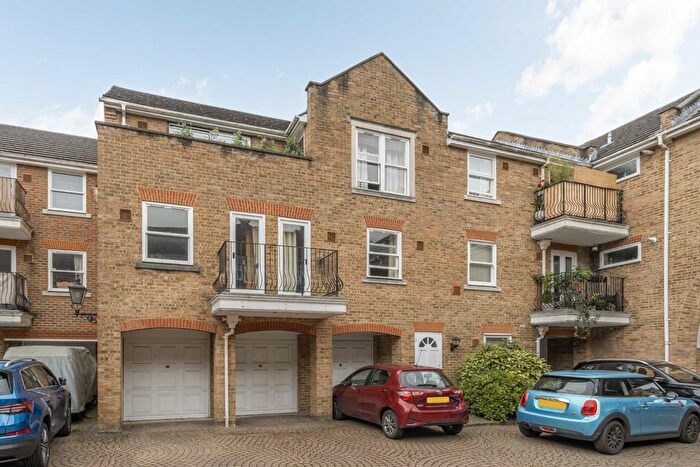 2 Bedroom Flat To Rent In Cedar Terrace, Richmond, TW9
