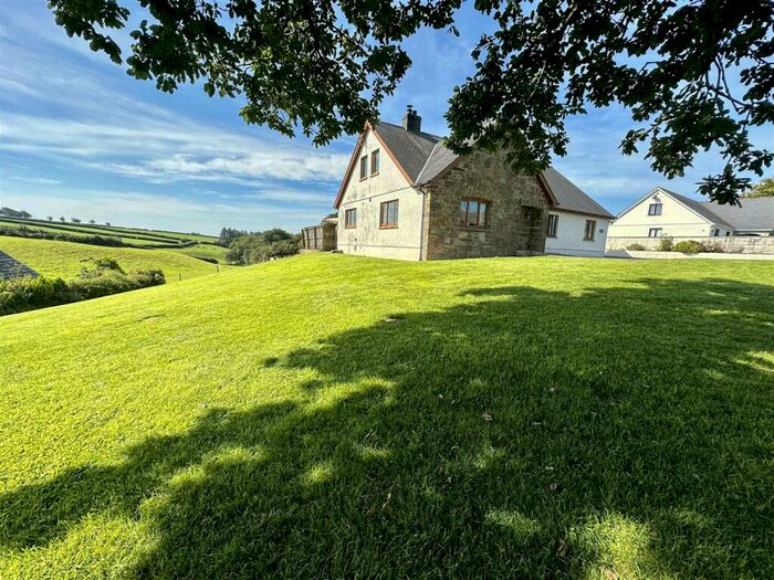 6 Bedroom Detached Bungalow For Sale In Cwmsychpant, Llanybydder, SA40