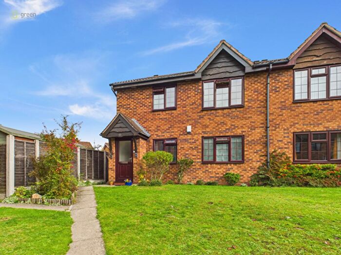2 Bedroom Maisonette For Sale In Moore Close, Sutton Coldfield, B74
