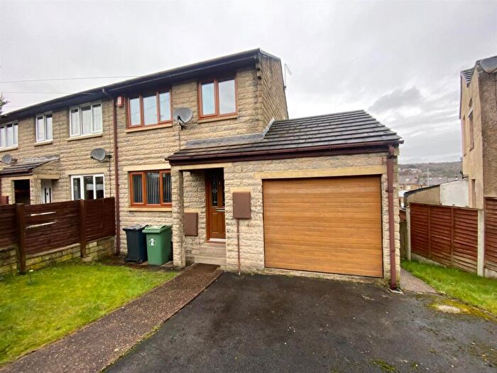 3 Bedroom End Of Terrace House To Rent In Southern Road, Huddersfield, HD4