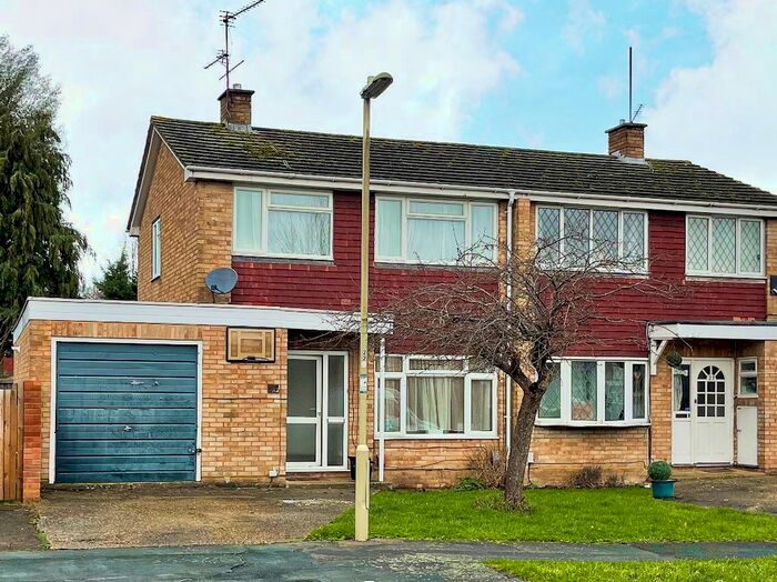 3 Bedroom Semi-Detached House To Rent In Sunnybank Road, Farnborough, GU14