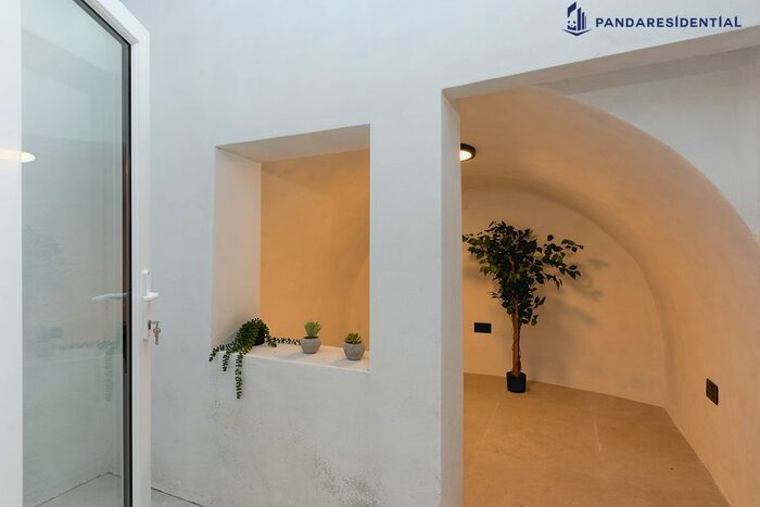 2 Bedroom Flat To Rent In Maple Street, London, W1T