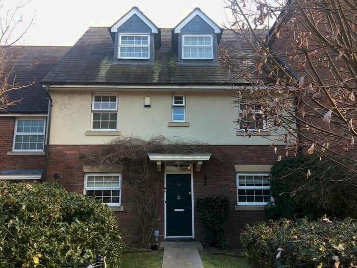 1 Bedroom Flat To Rent In Bernardines Way, Buckingham, MK18