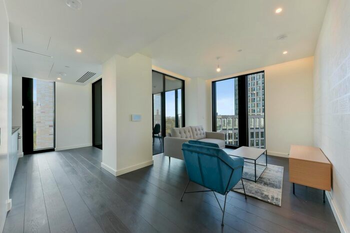 2 Bedroom Flat To Rent In Damac Tower, Vauxhall, London, SW8