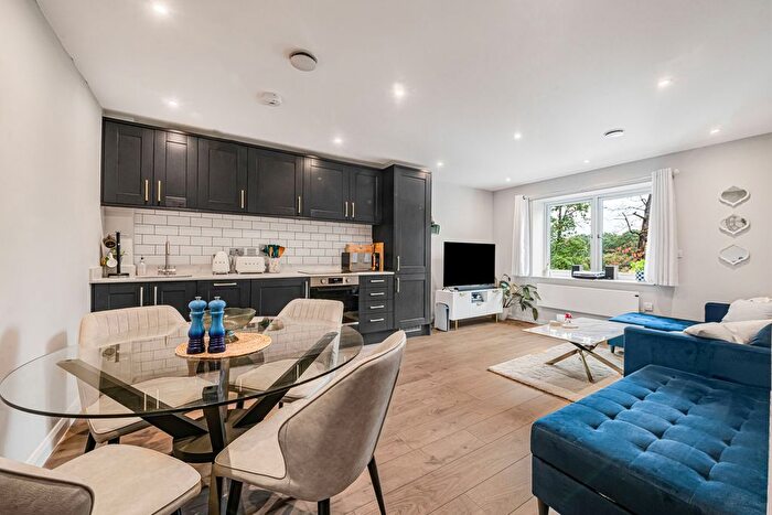 2 Bedroom Flat For Sale In Westhall Road, Warlingham, CR6