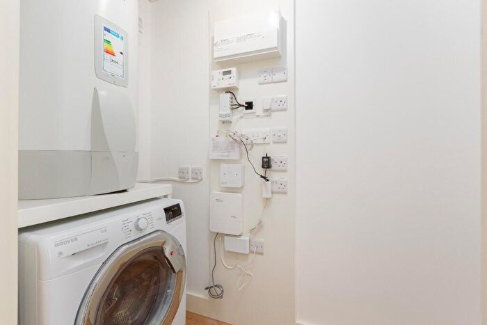 2 Bedroom Flat To Rent In Anaconda Cut, Greengate, M3