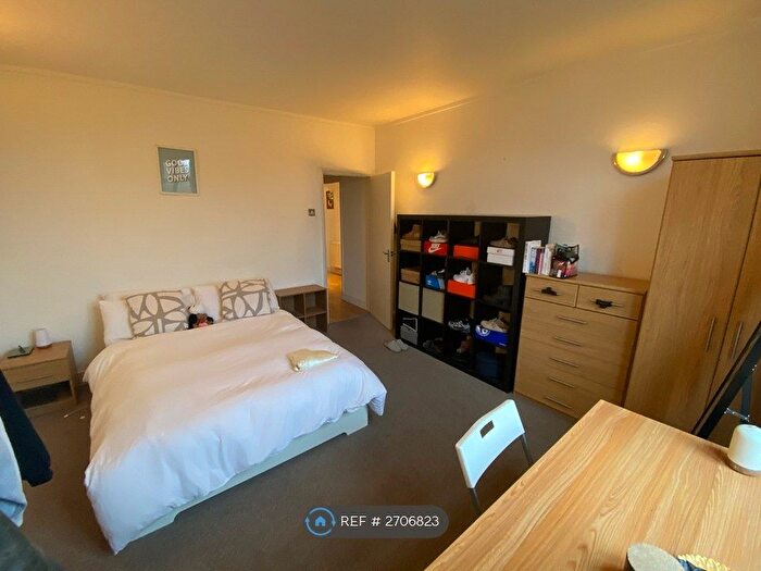 2 Bedroom Flat To Rent In Drake House, London, E1