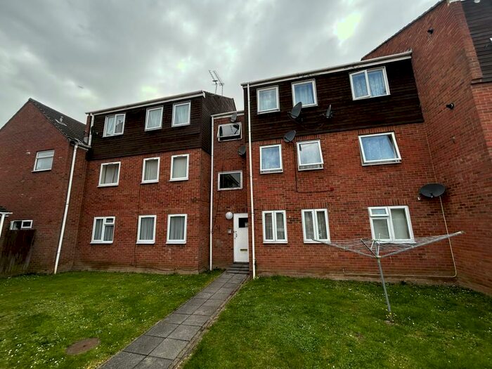 2 Bedroom Apartment To Rent In Slough, Berkshire, SL2