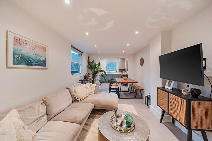 3 Bedroom Flat For Sale In Wavertree Road, Streatham Hill, London, SW2