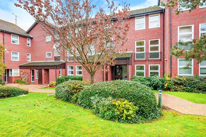 2 Bedroom Apartment To Rent In Fountain Gardens, Windsor, SL4