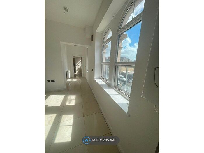 1 Bedroom Flat To Rent In Corporation Road, Newport, NP19