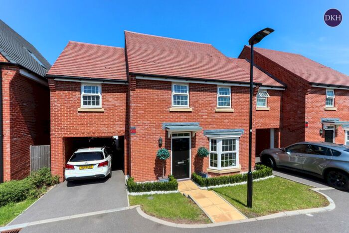 4 Bedroom Link Detached House To Rent In Griffiths Close, Bushey, Hertfordshire, WD23