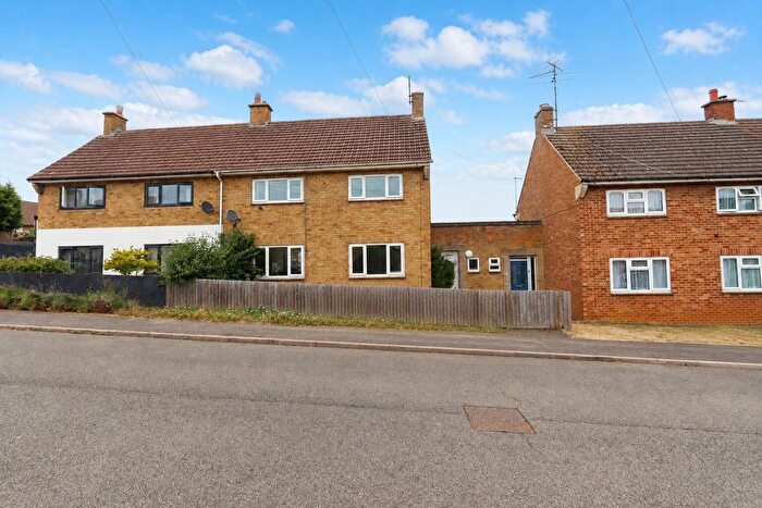 3 Bedroom Semi Detached House For Sale In Manor Road, Rothwell, NN14