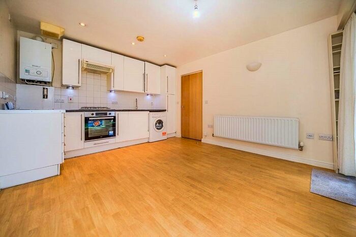 2 Bedroom Flat To Rent In Romford Road, London, E7